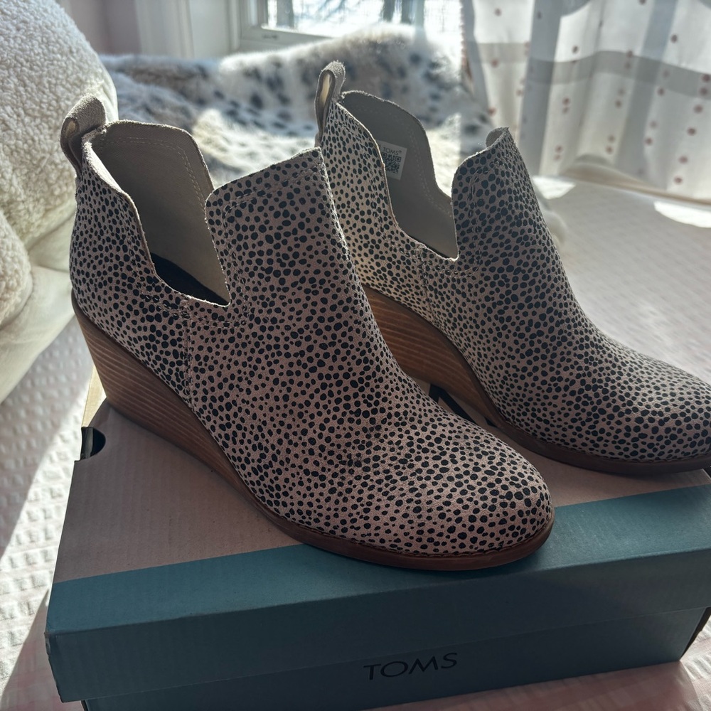 TOMS Speckled Black and White Wedges